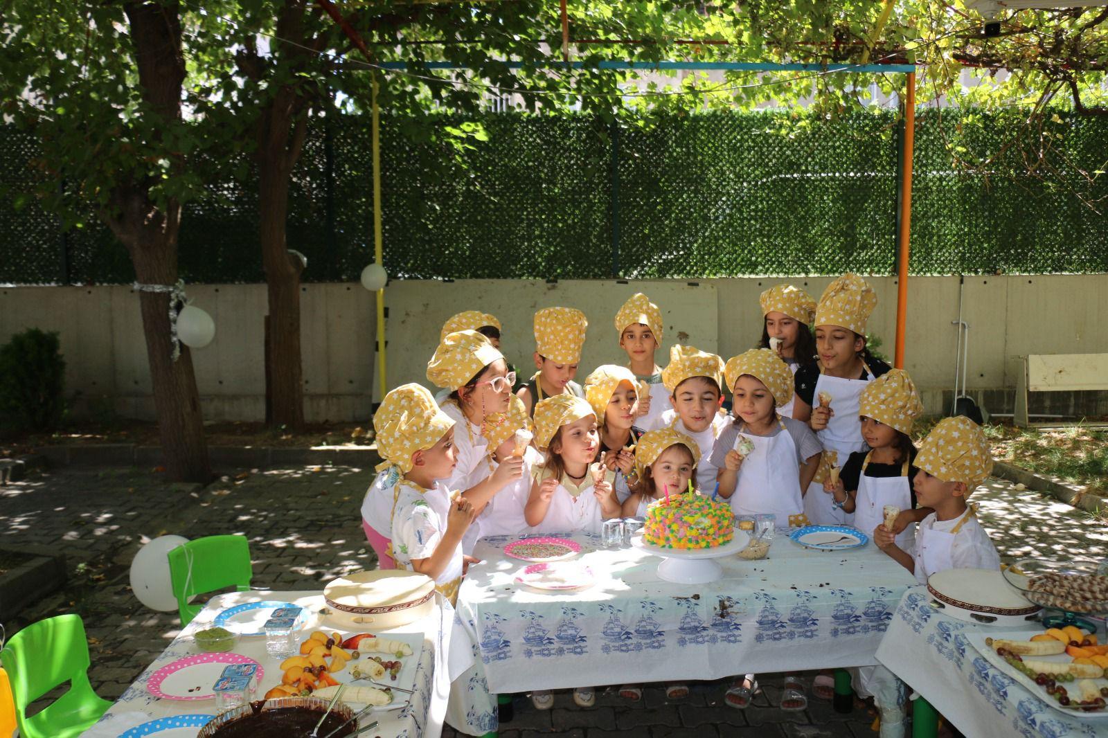 MASTER ŞEF MİNİKLERİN DONDURMA ŞOVU BÜYÜK BEĞENDİ TOPLADI