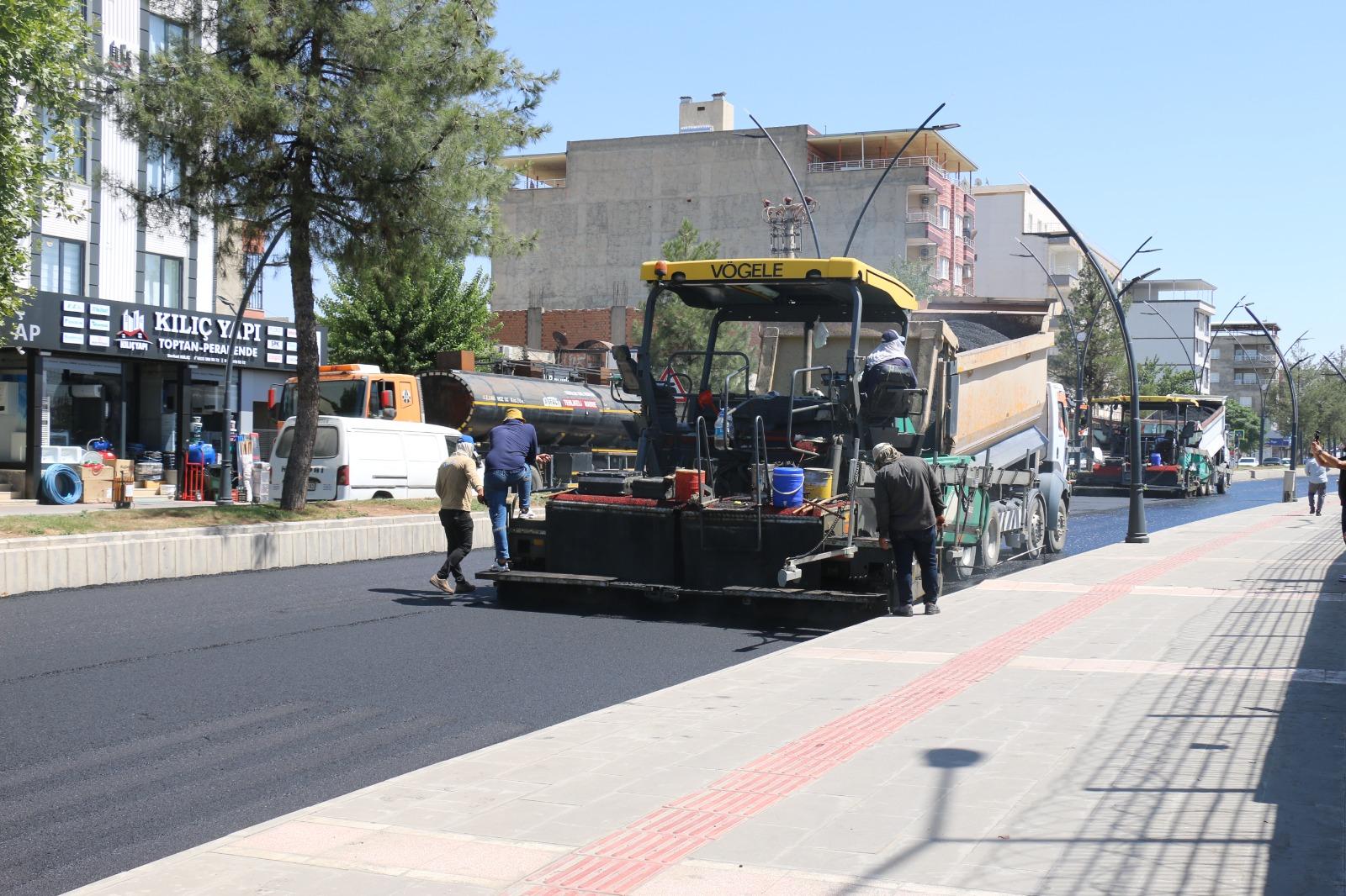 ÖZGÜRLÜK BULVARI’NDA SON TABAKA ASFALT ÇALIŞMALARI BAŞLADI