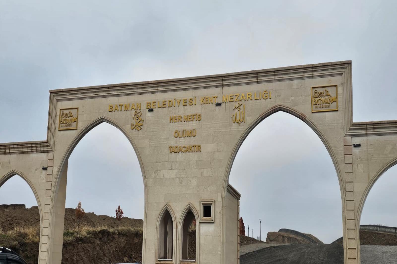 MODERN AİLE MEZARLIĞI DEFİN İŞLEMLERİNE AÇILDI