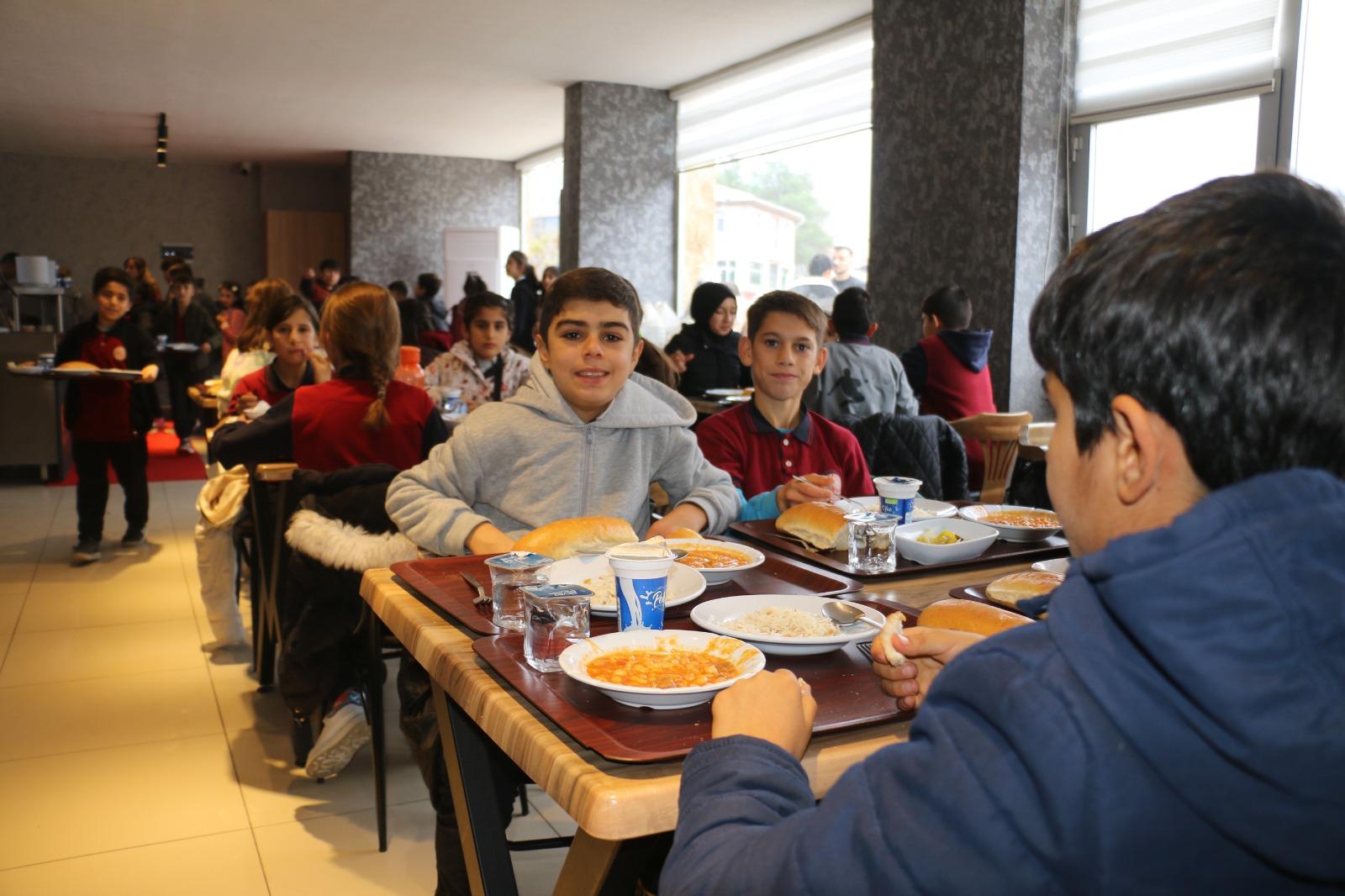ÇARIKLI OKULU ÖĞRENCİLERİ TARAFTAR HEYECANI YAŞADI