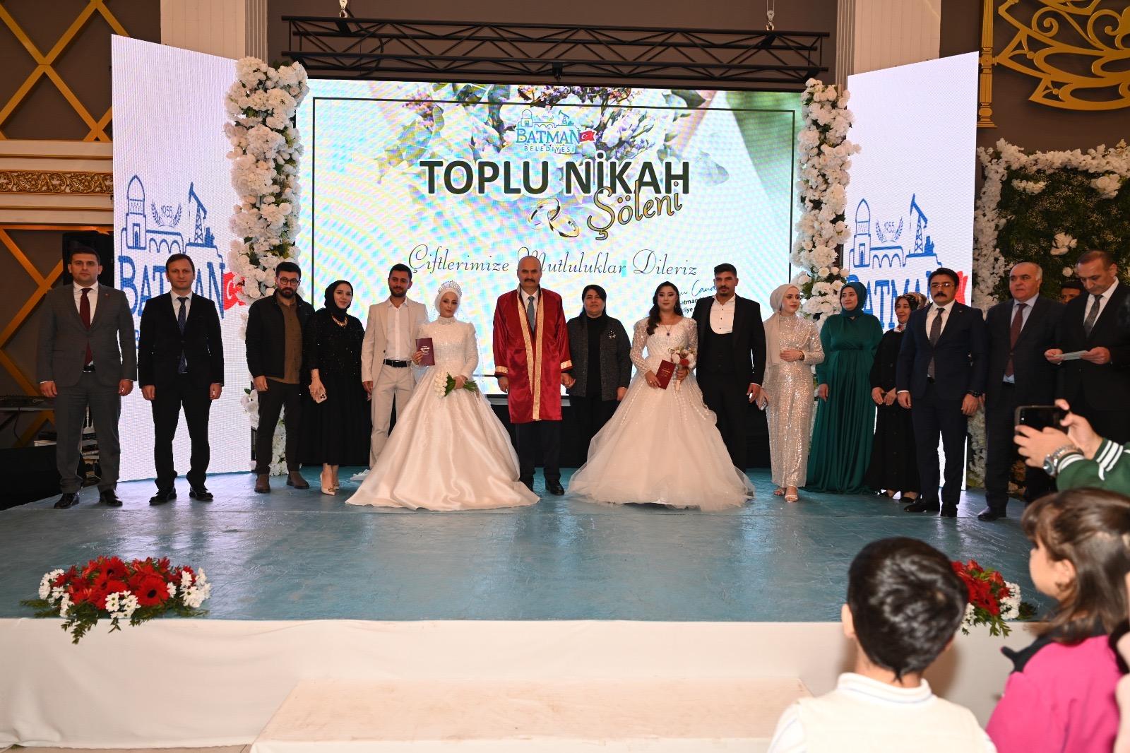 100 ÇİFTİN TOPLU NİKAH SEVİNCİ