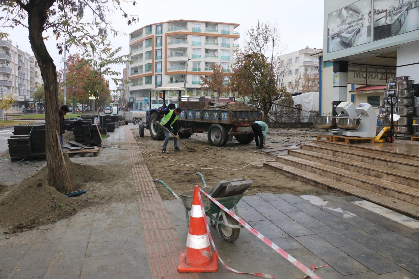KALDIRIM ONARIM ÇALIŞMALARI KENT GENELİNDE SÜRÜYOR