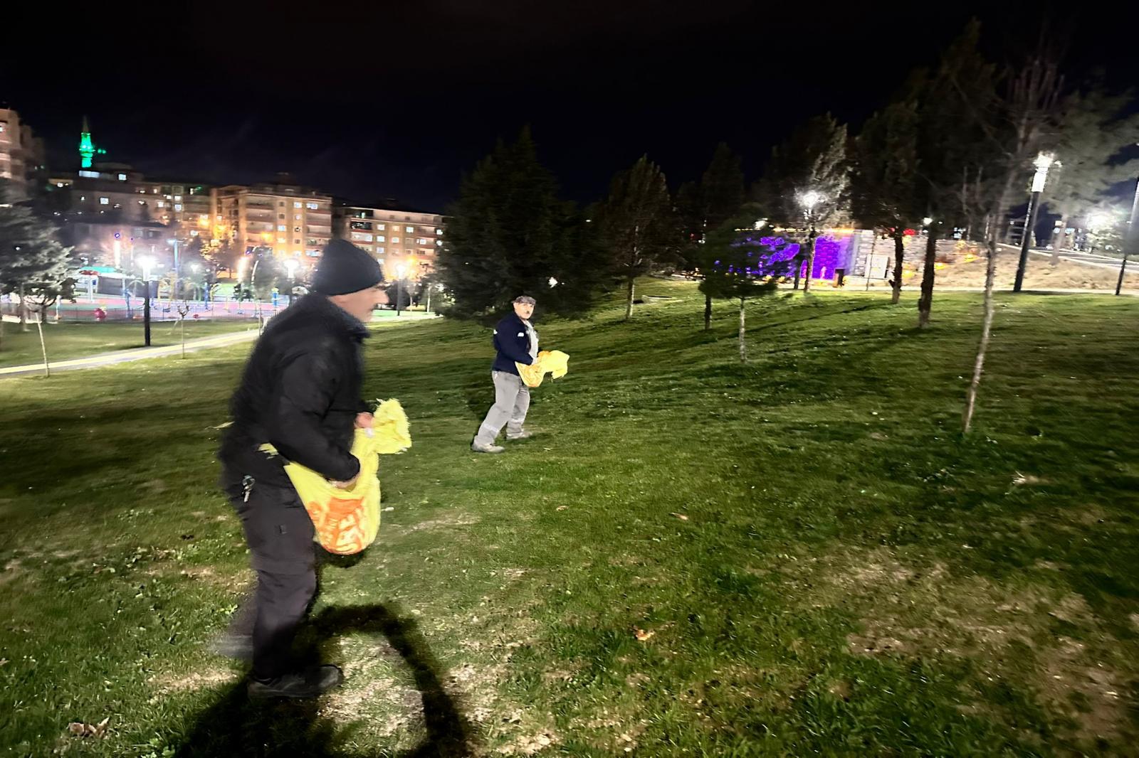 PARKLAR ORGANİK GÜBREYLE YENİLENİYOR